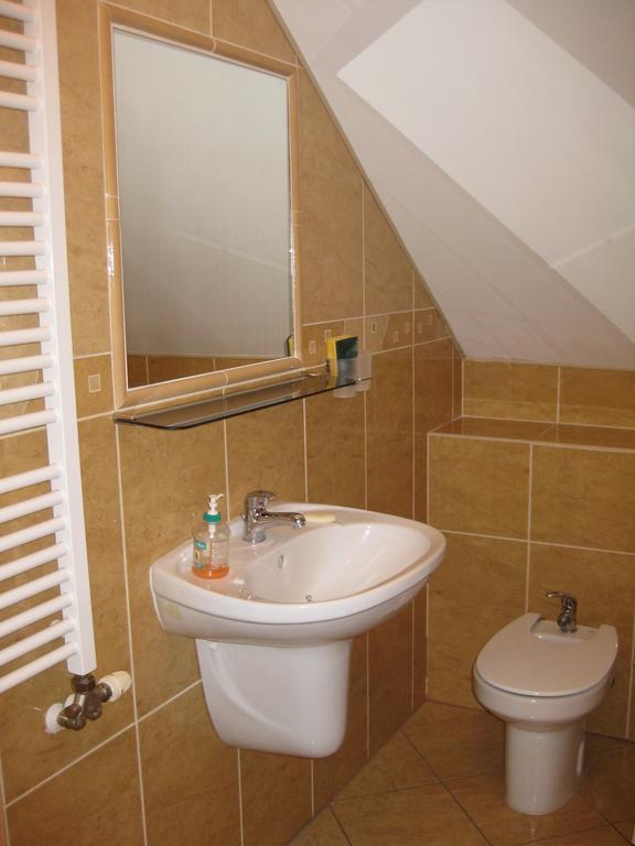 Pokoje Goscinne Pod Palmami Busko-Zdrój Quarto foto