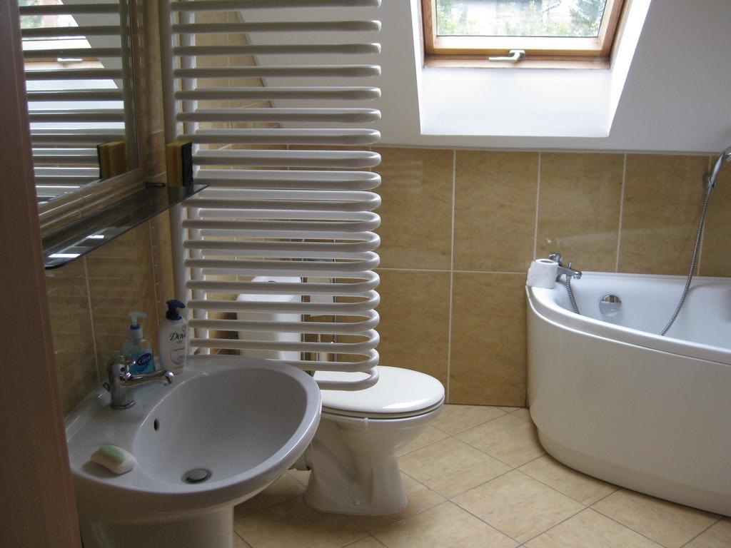 Pokoje Goscinne Pod Palmami Busko-Zdrój Quarto foto